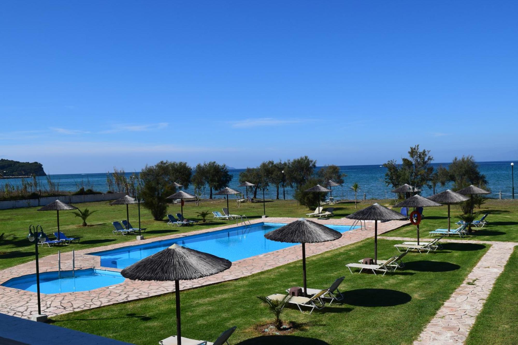 S&C Kosmos Beach Resort Roda  Esterno foto