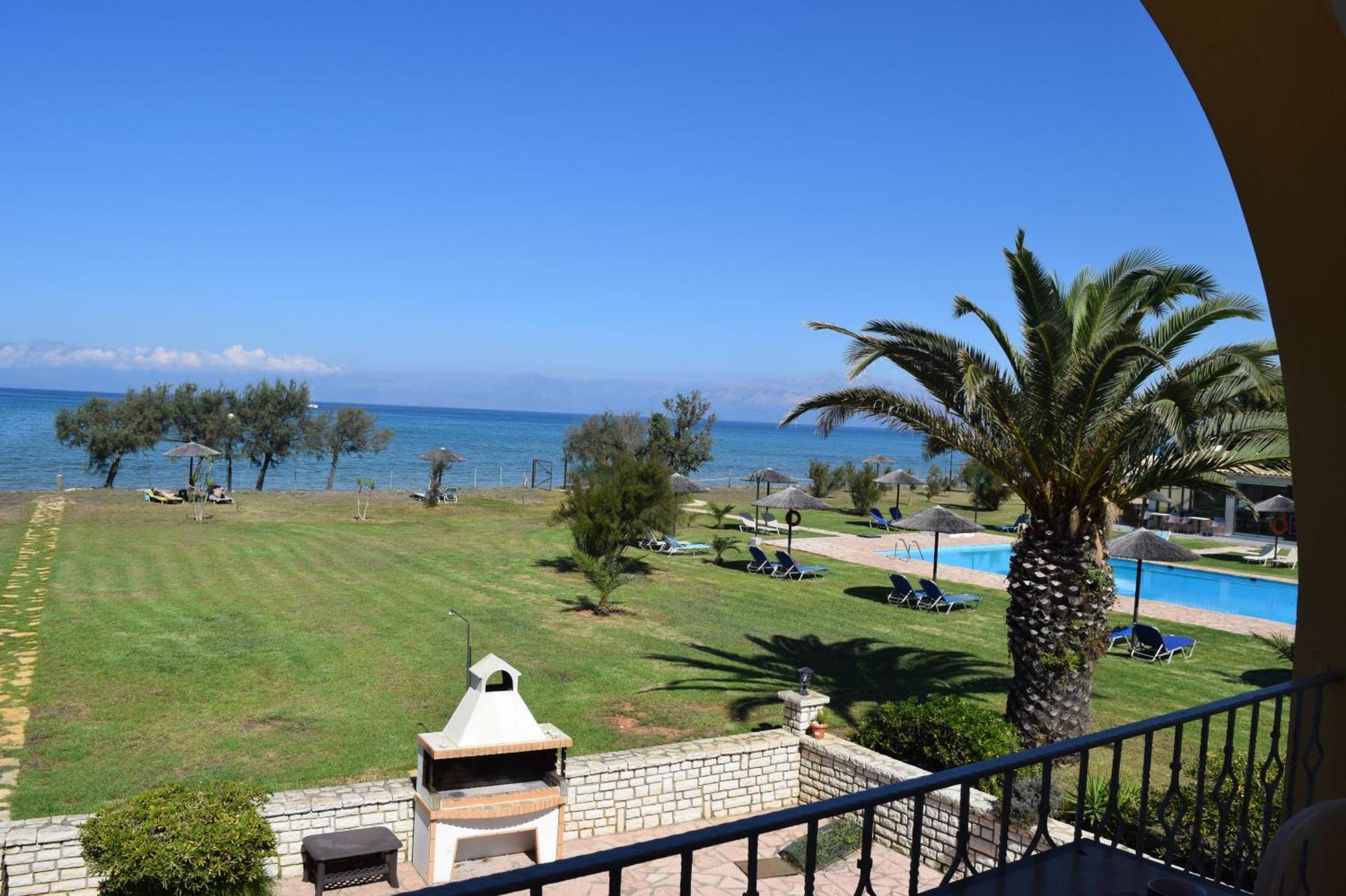 S&C Kosmos Beach Resort Roda  Esterno foto