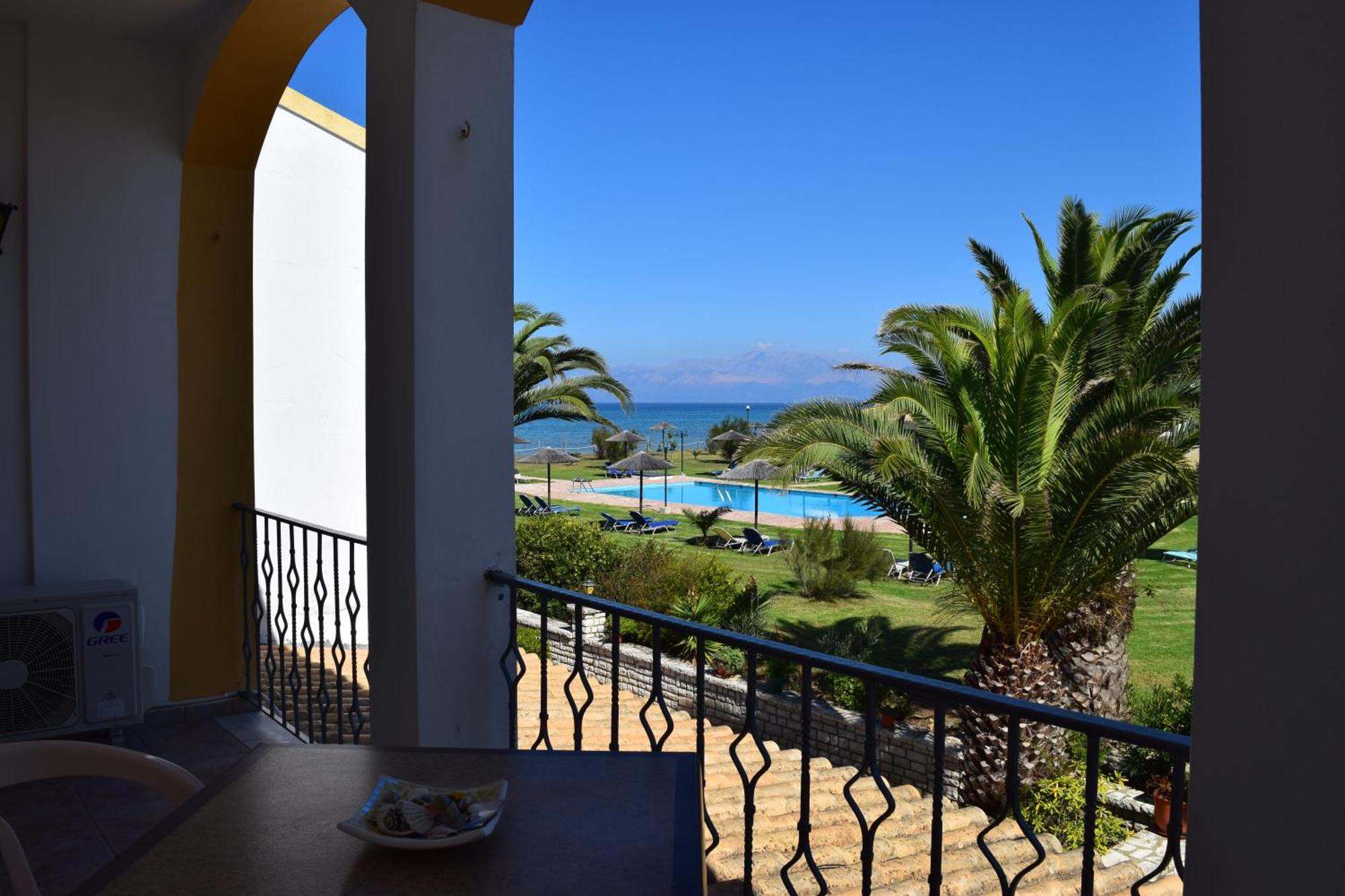 S&C Kosmos Beach Resort Roda  Esterno foto