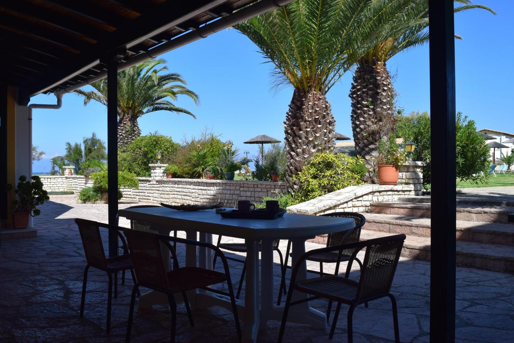 S&C Kosmos Beach Resort Roda  Esterno foto