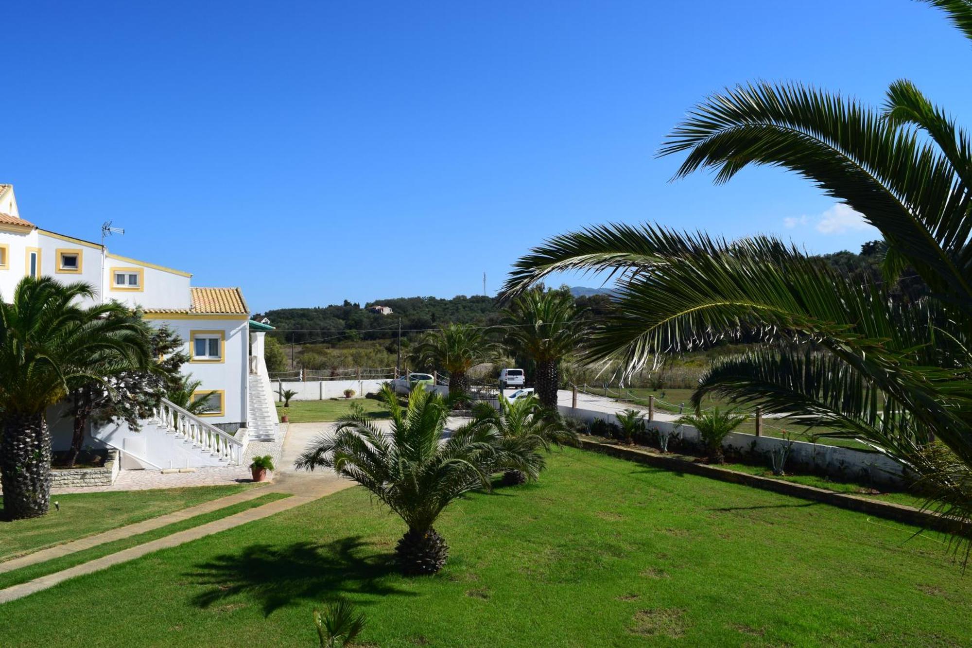 S&C Kosmos Beach Resort Roda  Esterno foto