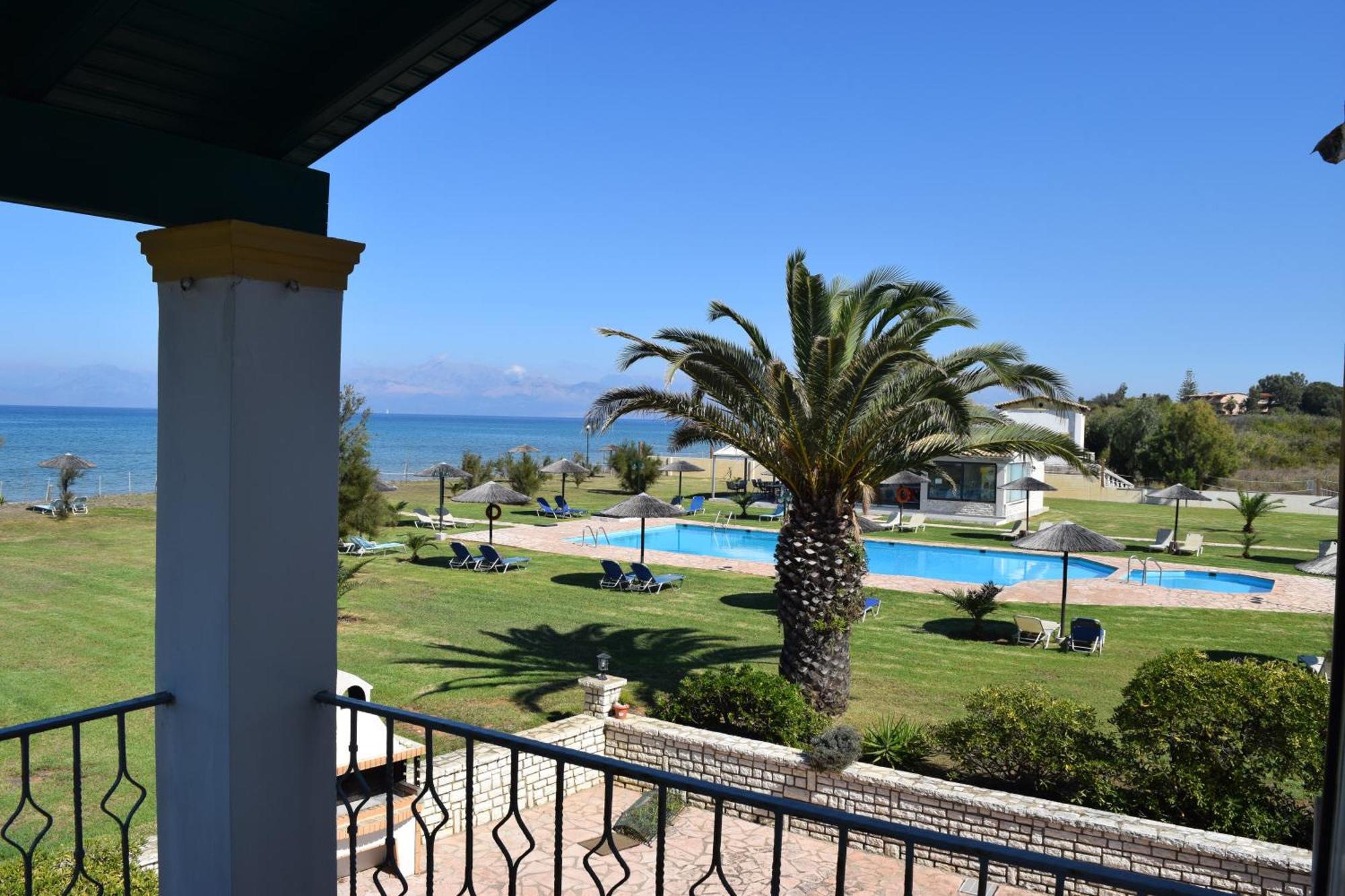 S&C Kosmos Beach Resort Roda  Esterno foto
